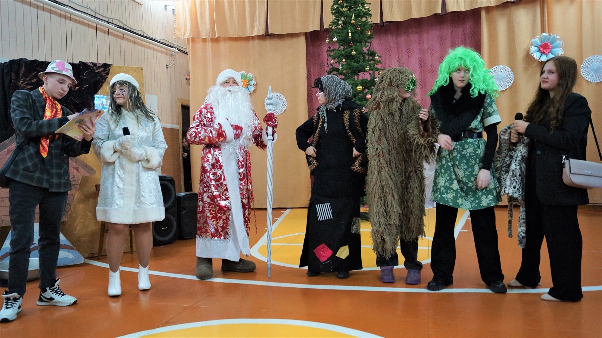 27 и 28 декабря в Ижемской школе отгремело четыре Новогодних вечера для учеников 5х-11х классов.